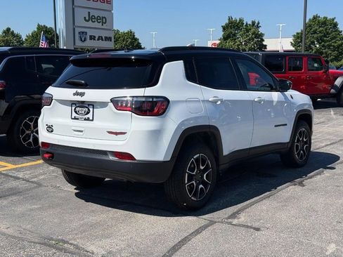 Used 2025 Jeep Compass Trailhawk AWD/4WD image 3