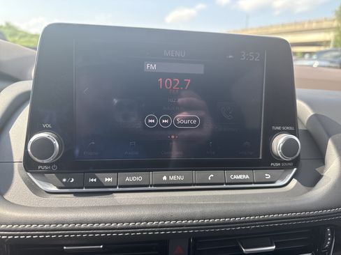Used 2023 Nissan Rogue SL AWD/4WD image 27