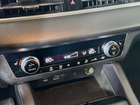 Used 2024 Mitsubishi Outlander SE image 24