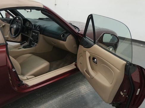 Used 2003 MAZDA MX-5 Miata image 22