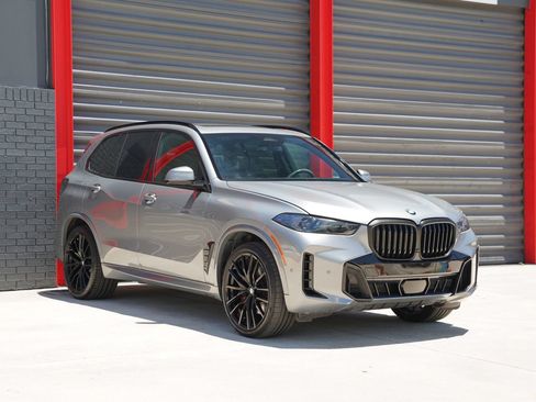 Used 2024 BMW X5 sDrive40i w/ M Sport Package RWD image 3