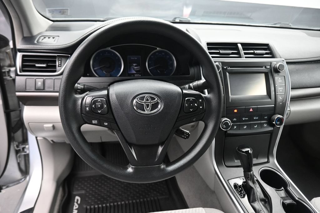 Used 2017 Toyota Camry LE FWD image 15