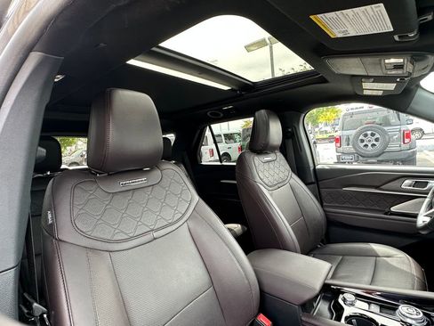 Used 2025 Ford Explorer Platinum w/ LUX Leather Package AWD/4WD image 19