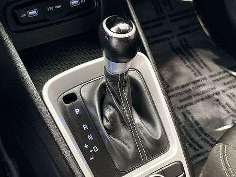 Used 2022 Hyundai Venue SEL image 11