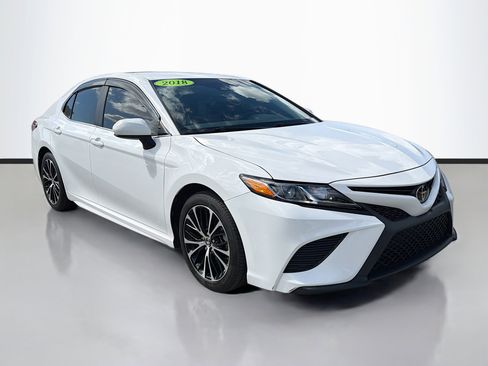 Used 2018 Toyota Camry L image 1