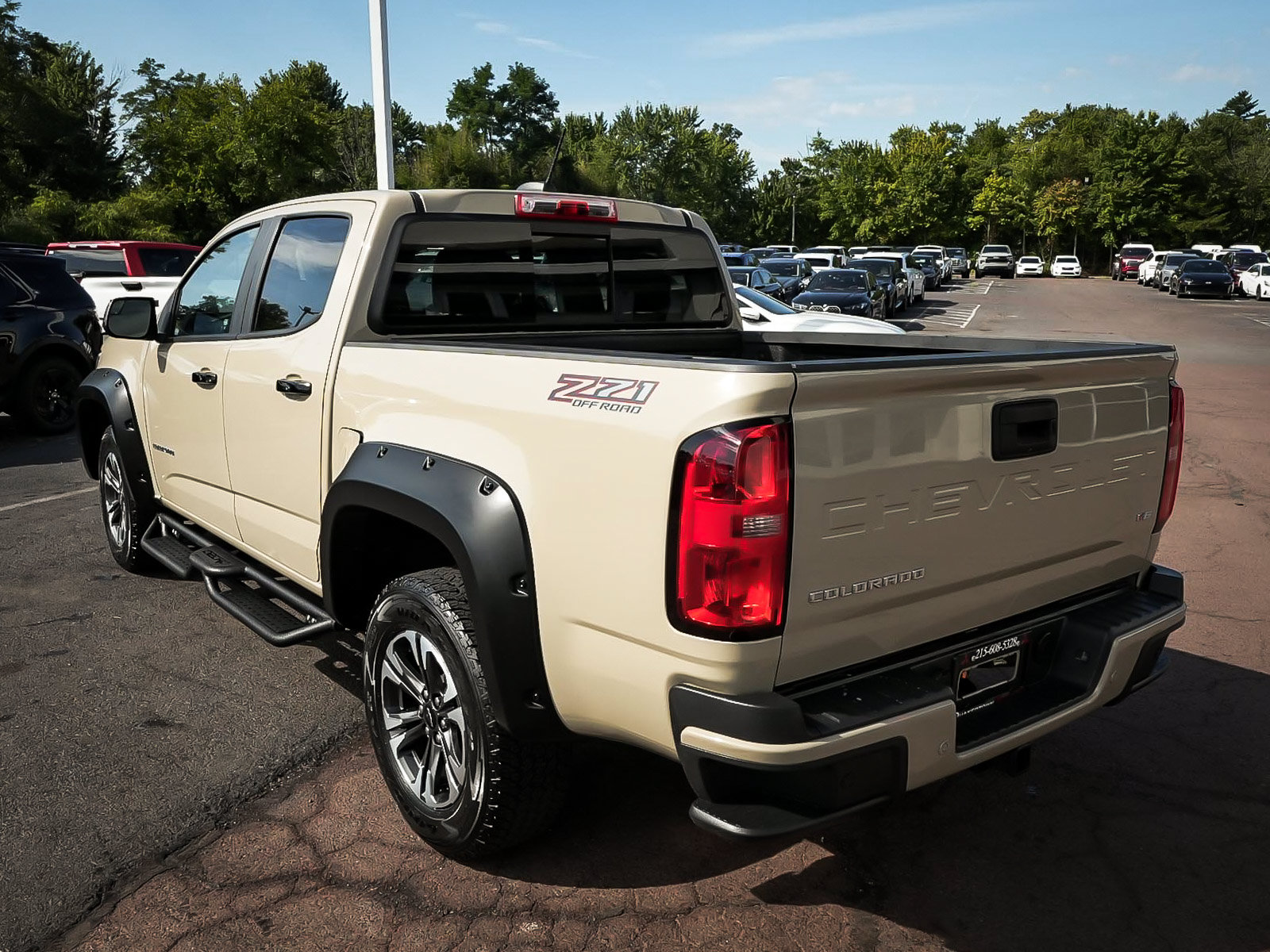 Used 2022 Chevrolet Colorado Z71 AWD/4WD image 4