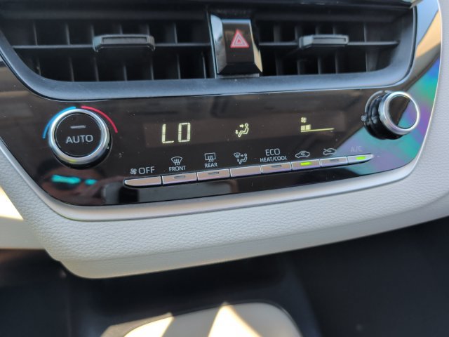Used 2022 Toyota Corolla LE FWD image 17