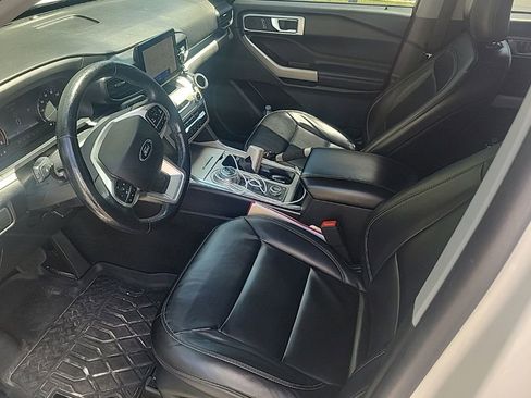 Used 2021 Ford Explorer XLT w/ Equipment Group 202A AWD/4WD image 5