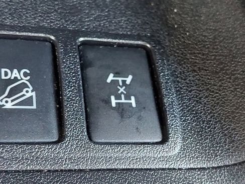 Certified 2019 Toyota Highlander XLE w/ Preferred Accessory Package image 21