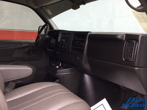 Used 2014 Chevrolet Express 2500 RWD image 32