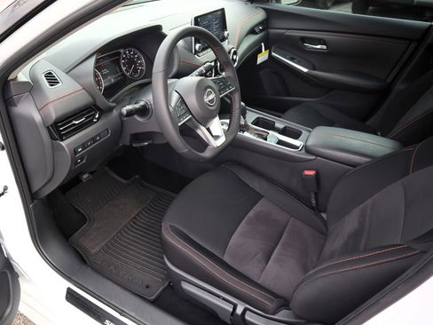 Used 2025 Nissan Sentra SR image 13