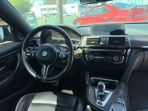 Used 2018 BMW M4 Coupe w/ Competition Package RWD image 24