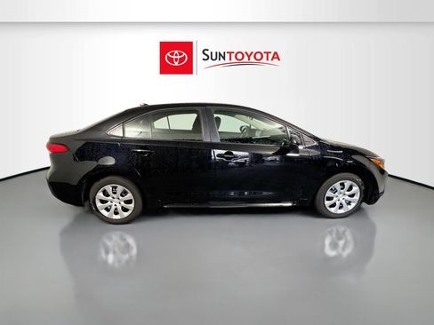 Used 2025 Toyota Corolla LE image 2