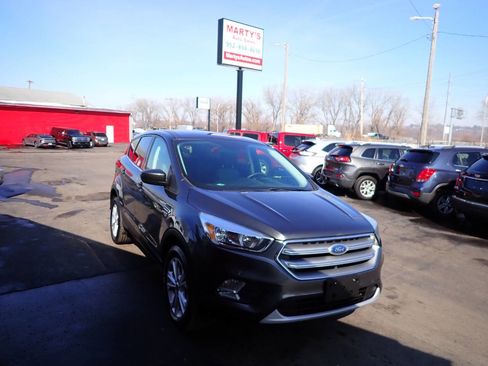 Used 2017 Ford Escape SE image 1