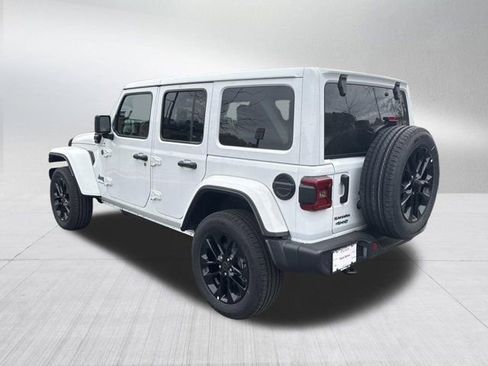 Used 2025 Jeep Wrangler Unlimited Sahara w/ Safety Group image 7