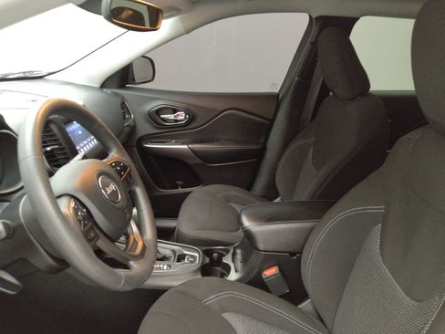 Used 2021 Jeep Cherokee Latitude FWD image 17