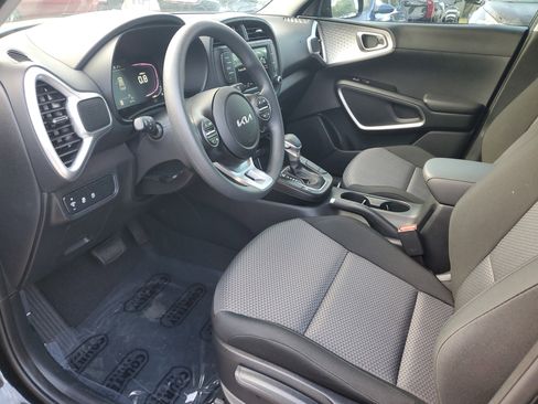 Used 2025 Kia Soul LX w/ LX Technology Package image 17