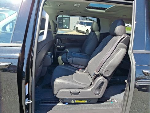 New 2025 Kia Carnival SX Prestige FWD image 6