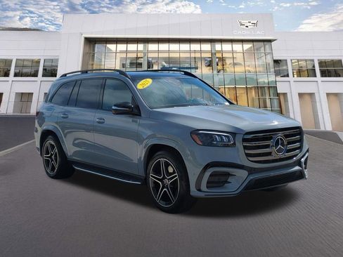 Used 2025 Mercedes-Benz GLS 450 4MATIC image 3