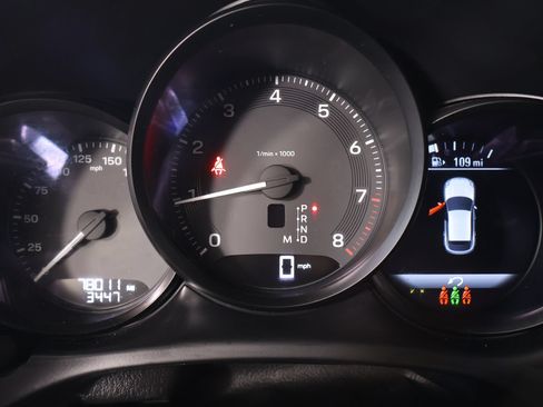 Used 2022 Porsche Macan AWD/4WD image 4