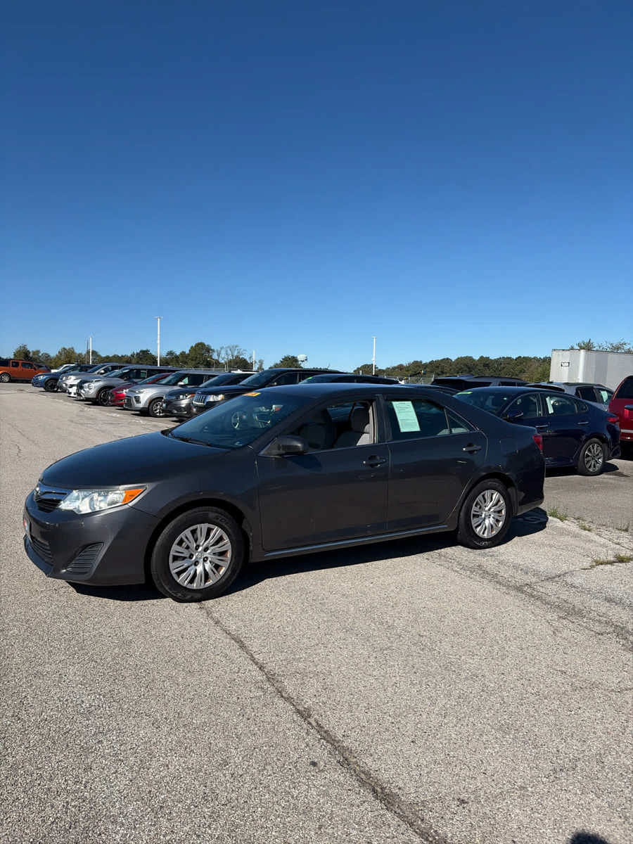 Used 2014 Toyota Camry LE FWD image 11