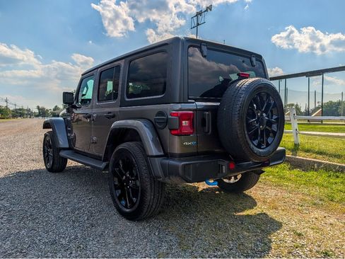 Used 2023 Jeep Wrangler Unlimited Sahara w/ Cold Weather Group AWD/4WD image 8