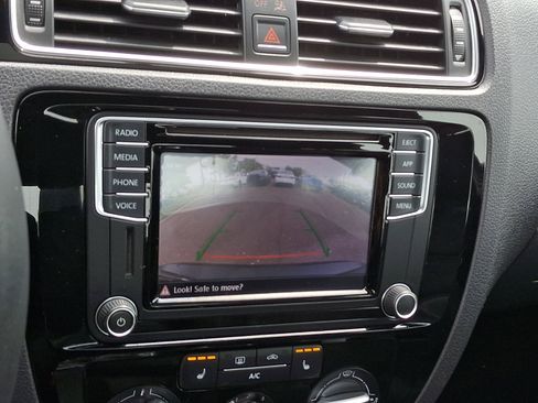 Used 2018 Volkswagen Jetta Sport FWD image 18