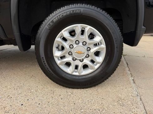 Used 2022 Chevrolet Silverado 2500 LT w/ Convenience Package AWD/4WD image 12