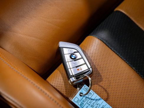 Used 2019 BMW M5 w/ Executive Package image 8