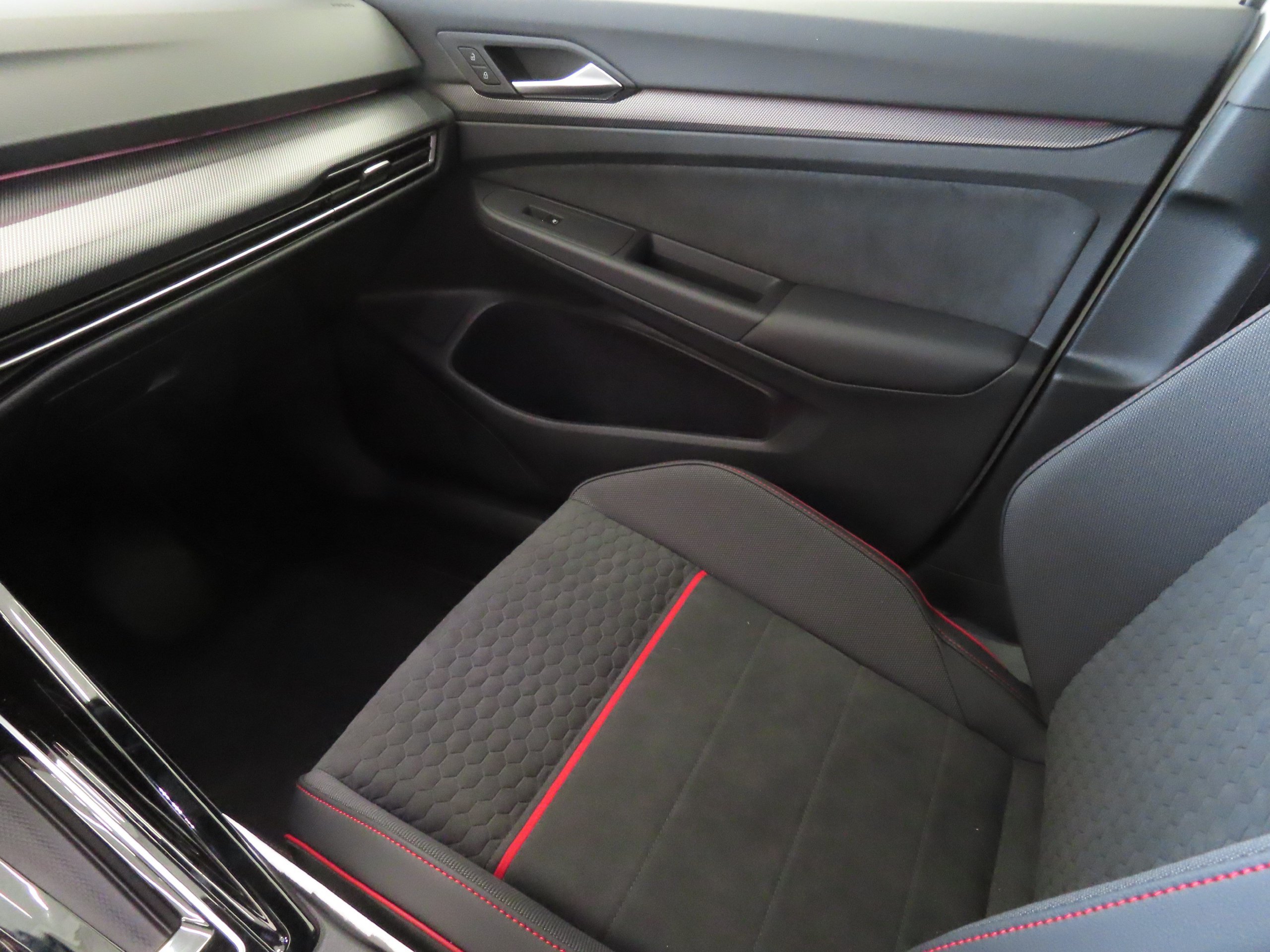 New 2026 Volkswagen GTI SE FWD image 19
