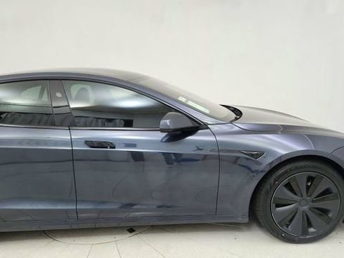Used 2024 Tesla Model S image 8
