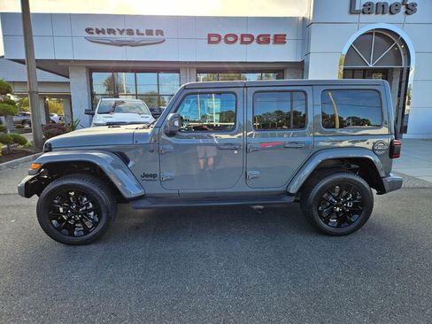 Used 2022 Jeep Wrangler Unlimited Sahara image 6
