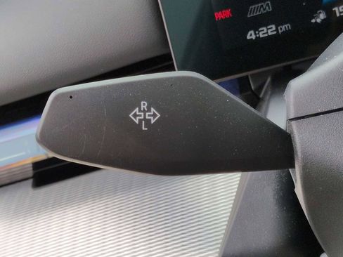 Used 2025 BMW M5 w/ Carbon Package image 27