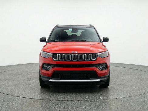 Used 2025 Jeep Compass Limited AWD/4WD image 2