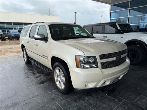 Used 2011 Chevrolet Suburban LTZ RWD image 14