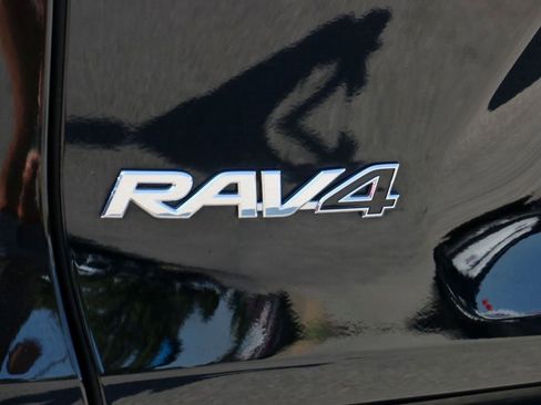 Used 2024 Toyota RAV4 SE image 8