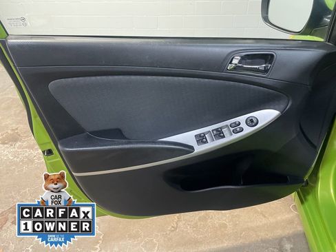 Used 2012 Hyundai Accent SE image 15