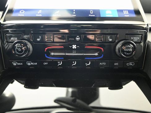 Used 2023 Jeep Grand Cherokee Limited image 30