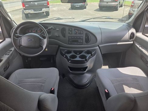 Used 2006 Ford E-350 and Econoline 350 XLT RWD image 9