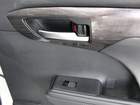 Certified 2026 Toyota Highlander Platinum AWD/4WD image 60