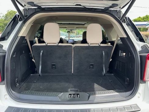 Used 2021 Ford Explorer XLT w/ Equipment Group 202A AWD/4WD image 10