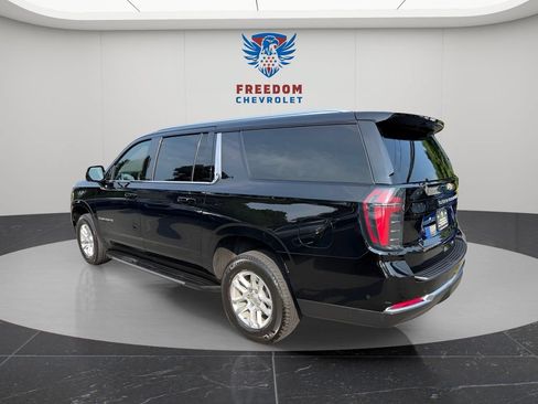 Used 2025 Chevrolet Suburban LS AWD/4WD image 3