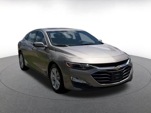 Used 2024 Chevrolet Malibu LT image 2