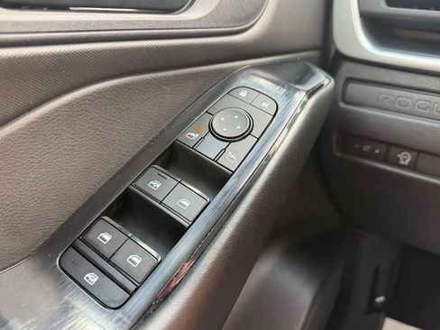 Used 2024 Nissan Rogue S FWD image 13
