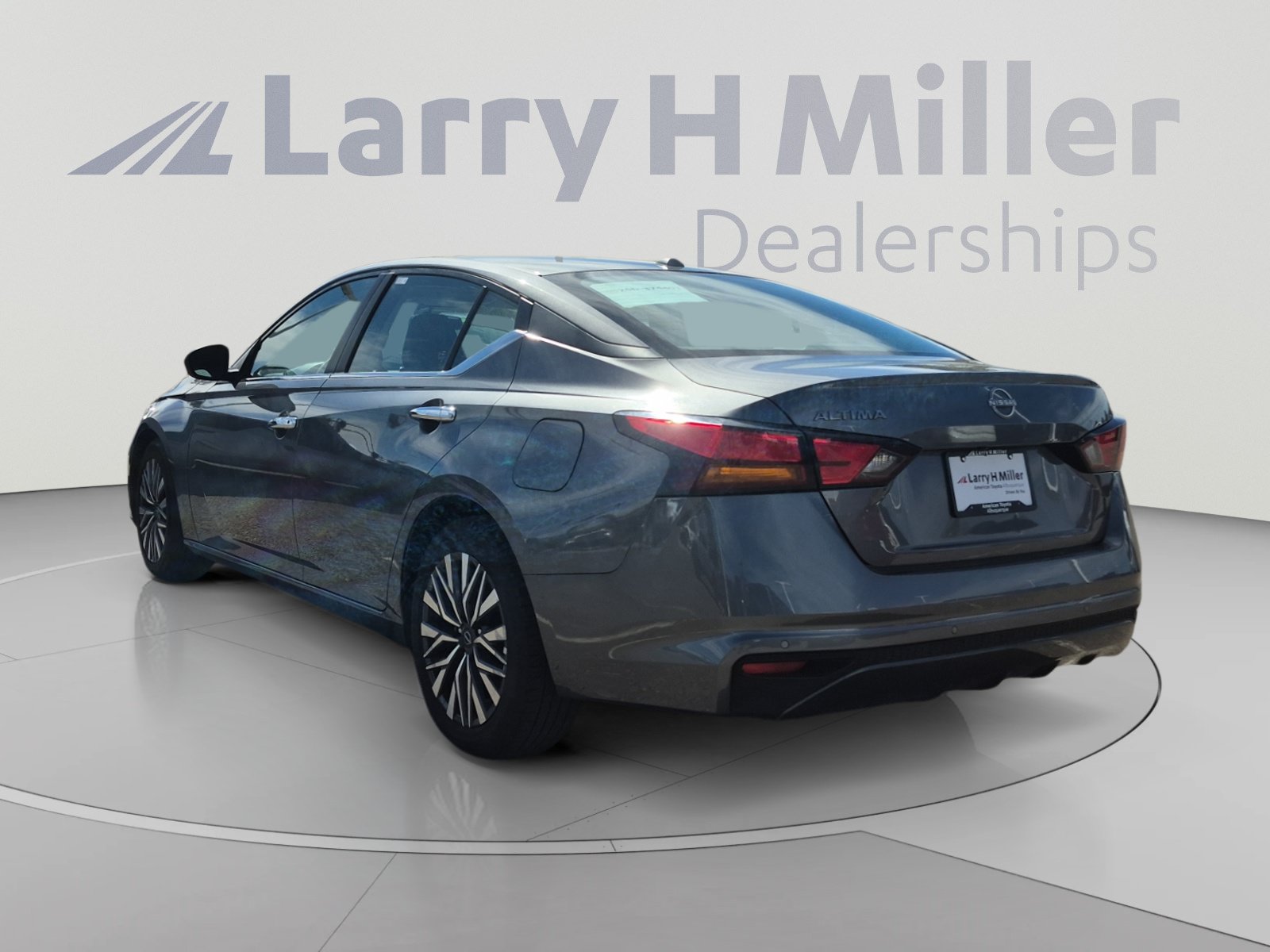 Used 2025 Nissan Altima 2.5 SV FWD image 3