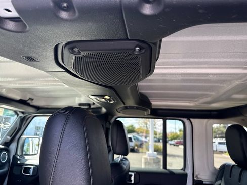 Used 2023 Jeep Wrangler Unlimited Sahara AWD/4WD image 6