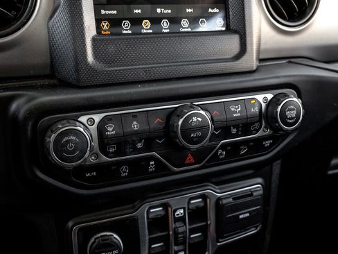 Used 2020 Jeep Wrangler Unlimited Sport S image 35