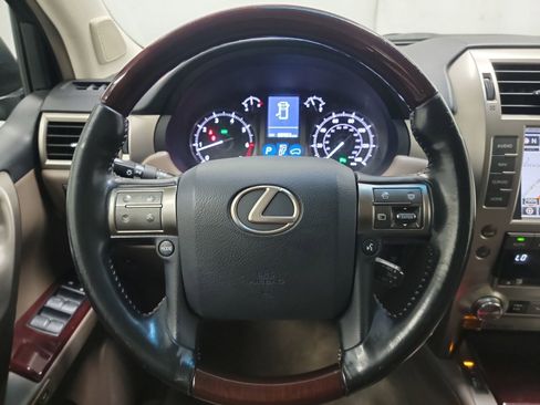 Used 2019 Lexus GX 460 image 17
