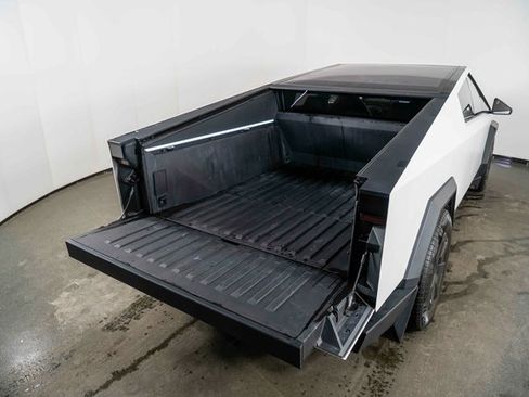 Used 2024 Tesla Cybertruck AWD Crew Cab image 28