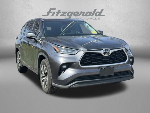Used 2020 Toyota Highlander XLE AWD/4WD image 1